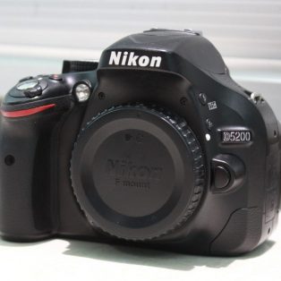 Jual Kamera DSLR Nikon D5200 Bekas