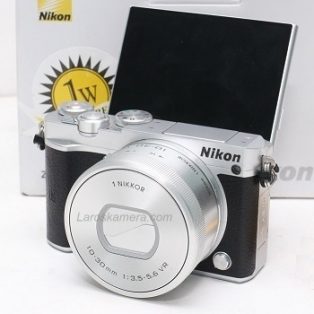 Jual Nikon J5 Mirrorless Second