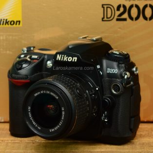 Jual Kamera DSLR Nikon D200 + lensa Nikon 18-55mm VR2 Bekas