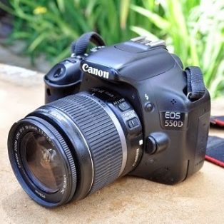 Kamera DSLR Canon Eos 550D Bekas