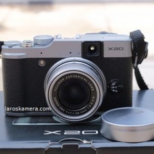 Jual Kamera Mirrorless Fujifilm X20 Silver Bekas